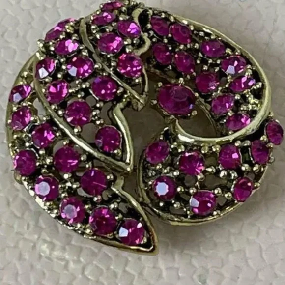 Vintage Elegant Pink Rhinestone Crystal Gold Brooch - Picture 7 of 10